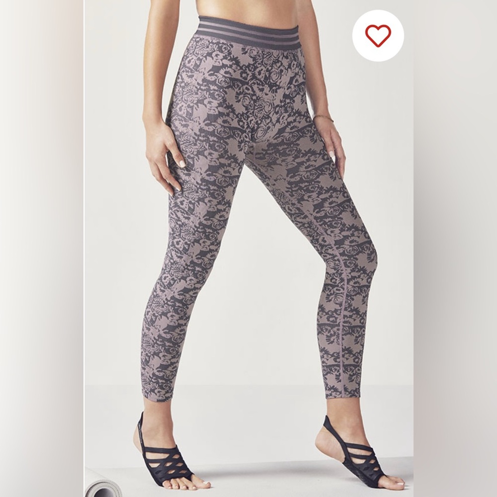 Fabletics Seamless Printed 7/8 - Grey and Pink Floral Leggings